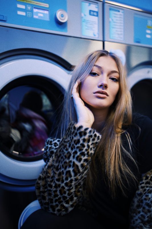 Singer-Songwriter Leony im Interview: &ldquo;Man muss sich einfach trauen&rdquo;